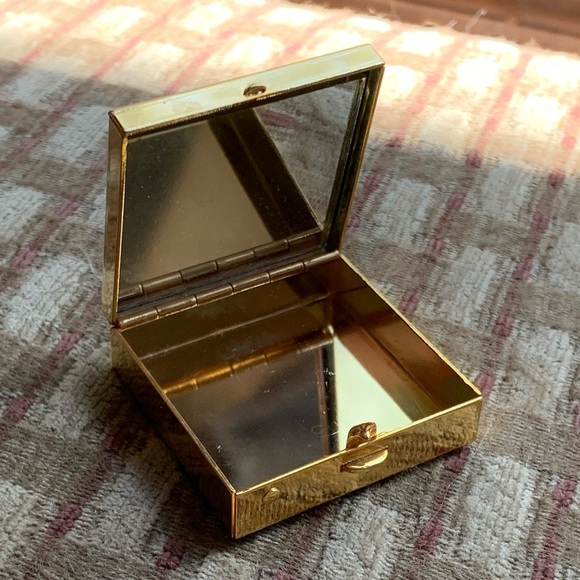 Vintage Cloisonné Pill Box Trinket Box Gold Butterfly - Picture 4 of 5